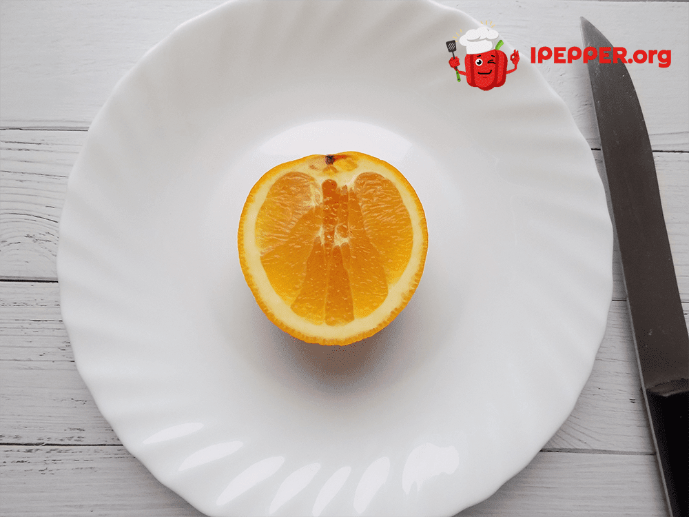 Как красиво нарезать апельсин (шаг 1)
