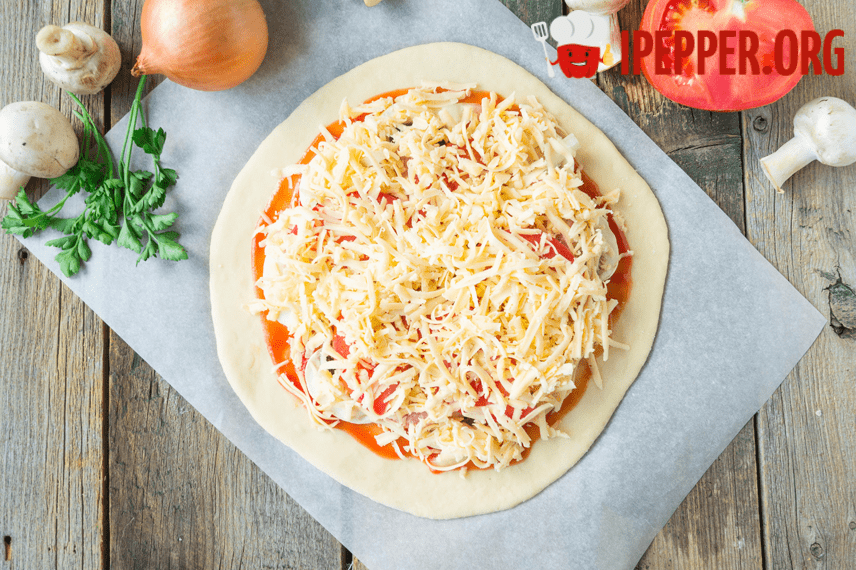Рецепт Пицца с колбасой и сыром. Шаг 11