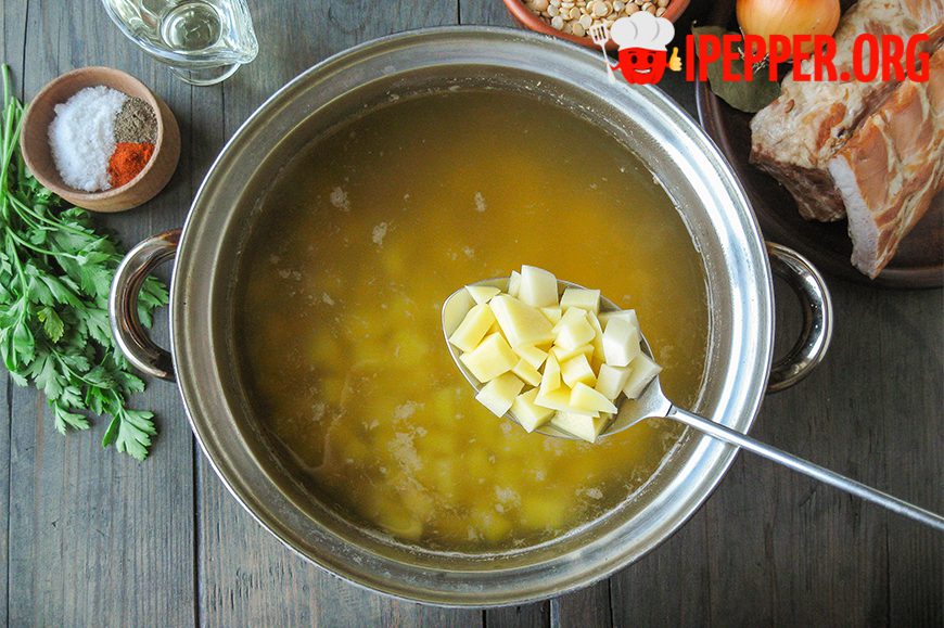 Рецепт Гороховый суп с копчеными ребрышками на овощном бульоне. Шаг 3