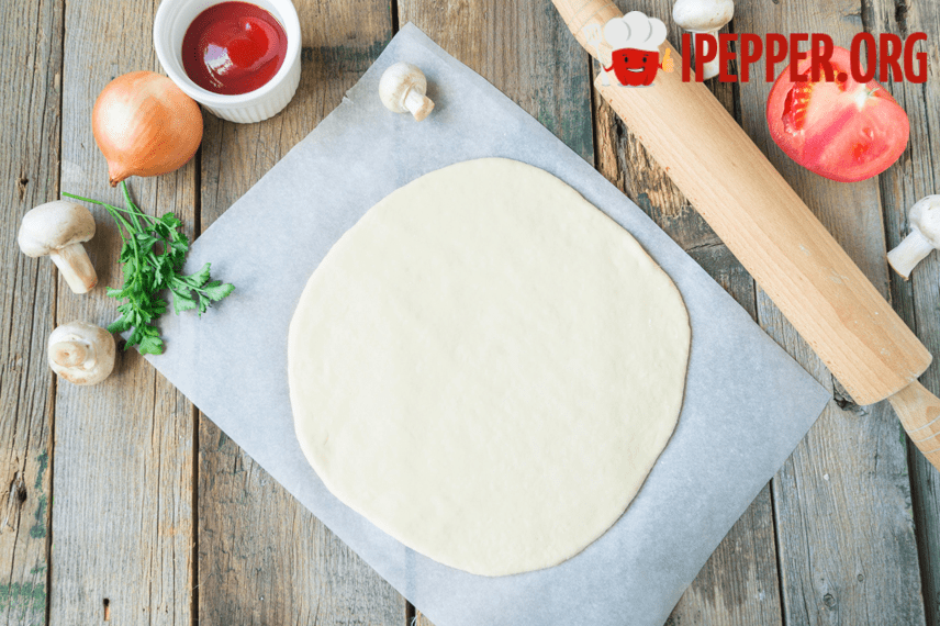 Рецепт Пицца с колбасой и сыром. Шаг 6