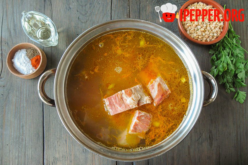 Рецепт Гороховый суп с копчеными ребрышками на овощном бульоне. Шаг 8