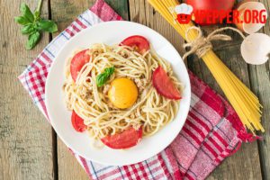 Спагетти с тунцом и помидорами