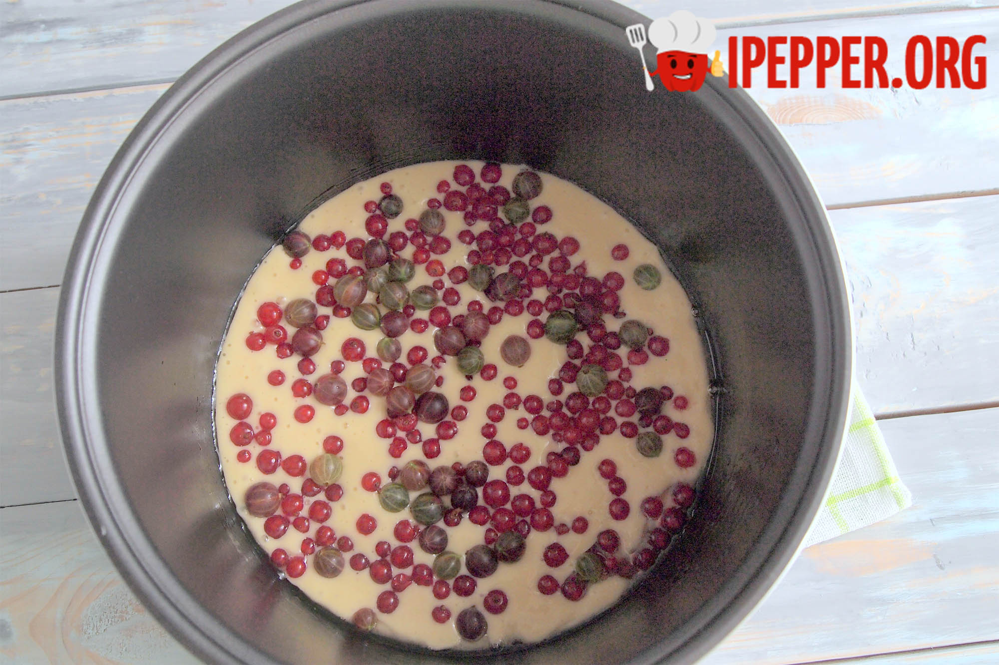 Рецепт Кекс со свежими ягодами в мультиварке. Шаг 6