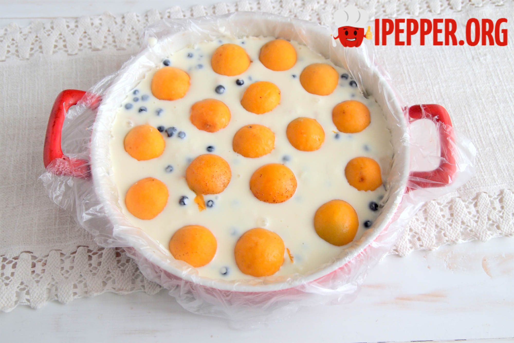 Рецепт Йогуртовый торт с абрикосами и черникой. Шаг 10