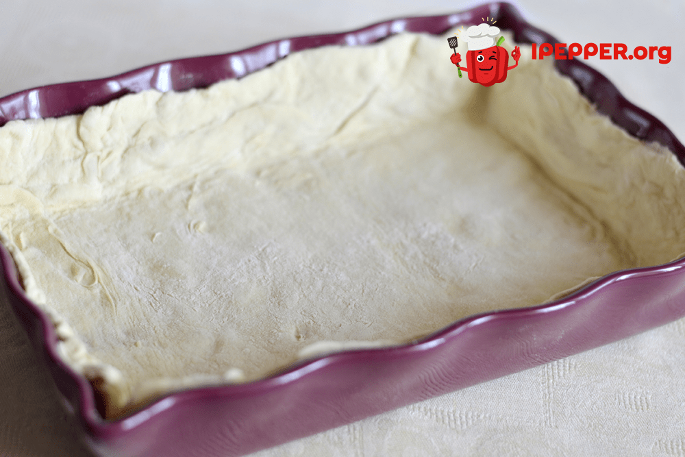 Рецепт Слоеный пирог с начинкой из мяса и грибов. Шаг 11