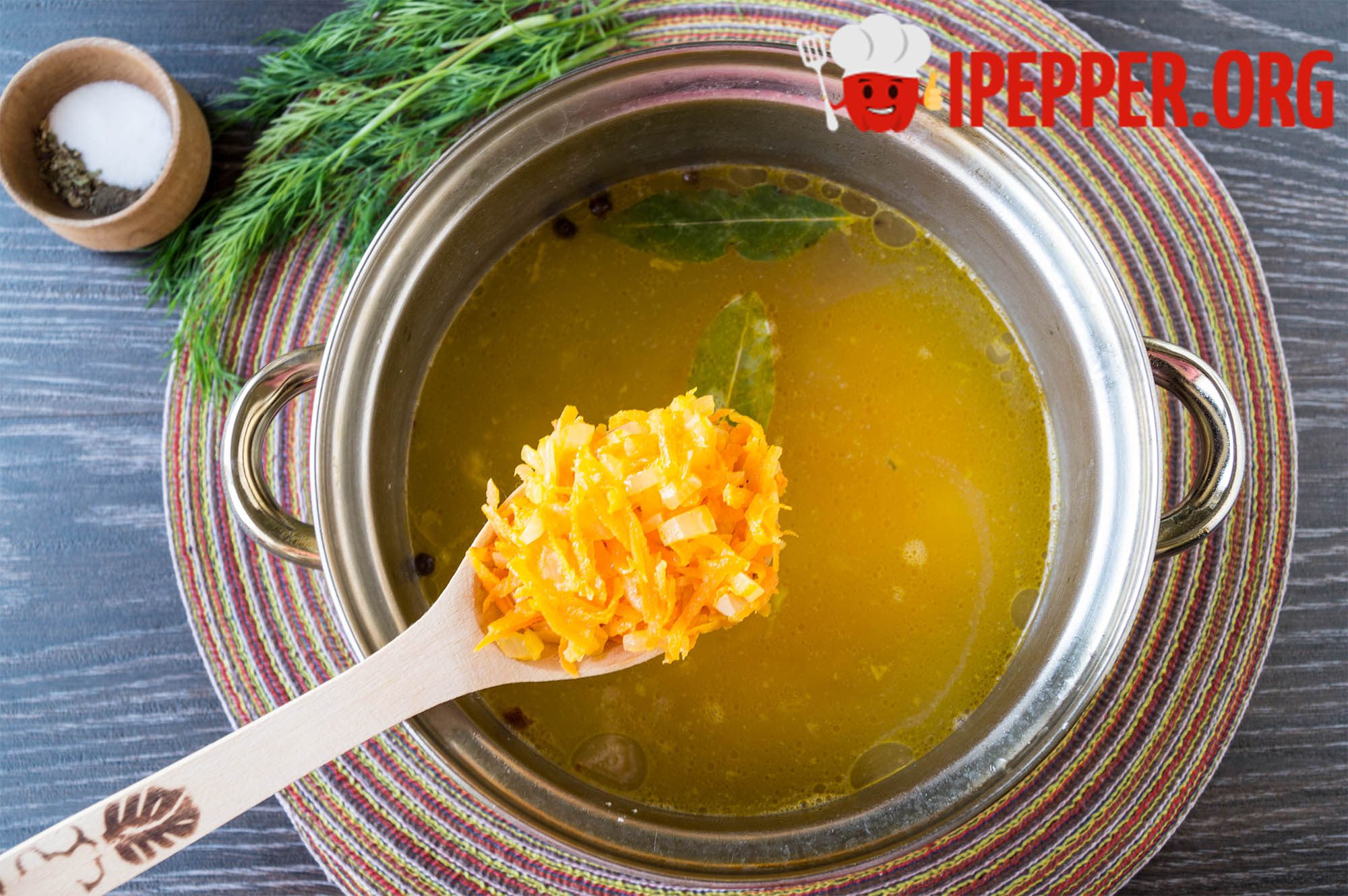 Рецепт Сырный суп-пюре с плавленным и твердым сыром. Шаг 5