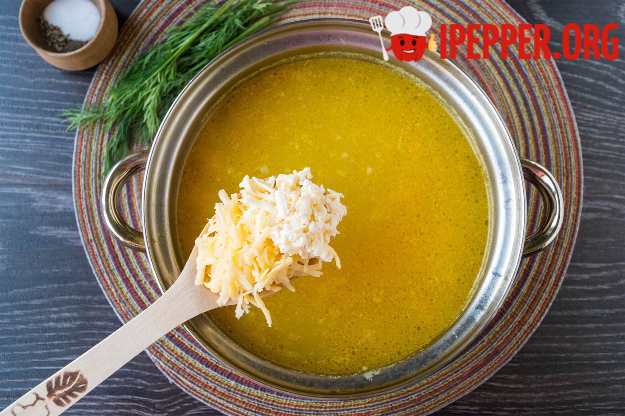 Рецепт Сырный суп-пюре с плавленным и твердым сыром. Шаг 9