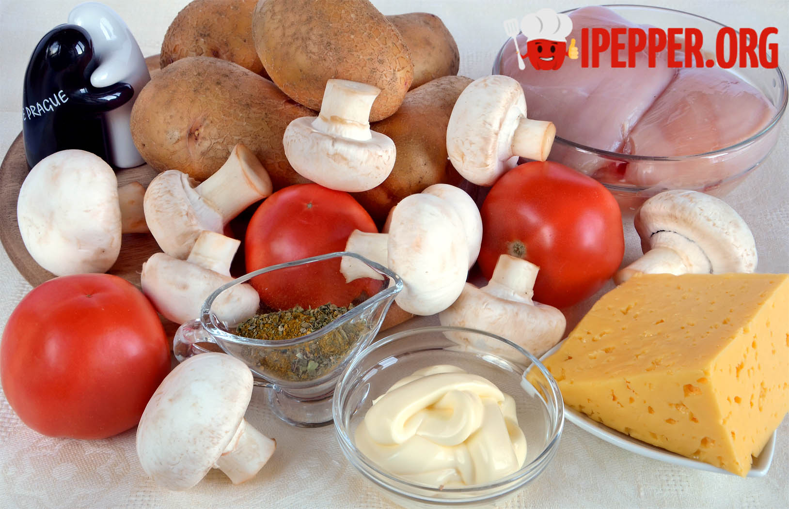 Описание рецепта Запеканка из картофеля, мяса, грибов и помидоров