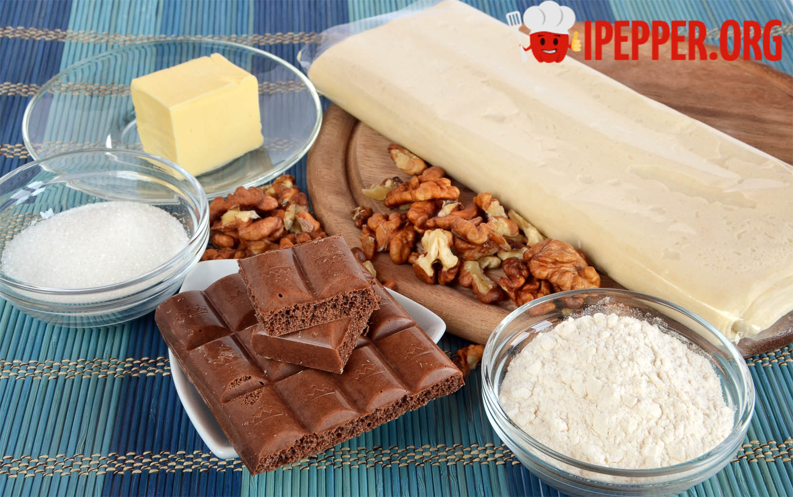 Описание рецепта Рогалики из готового слоеного теста с начинкой из шоколада