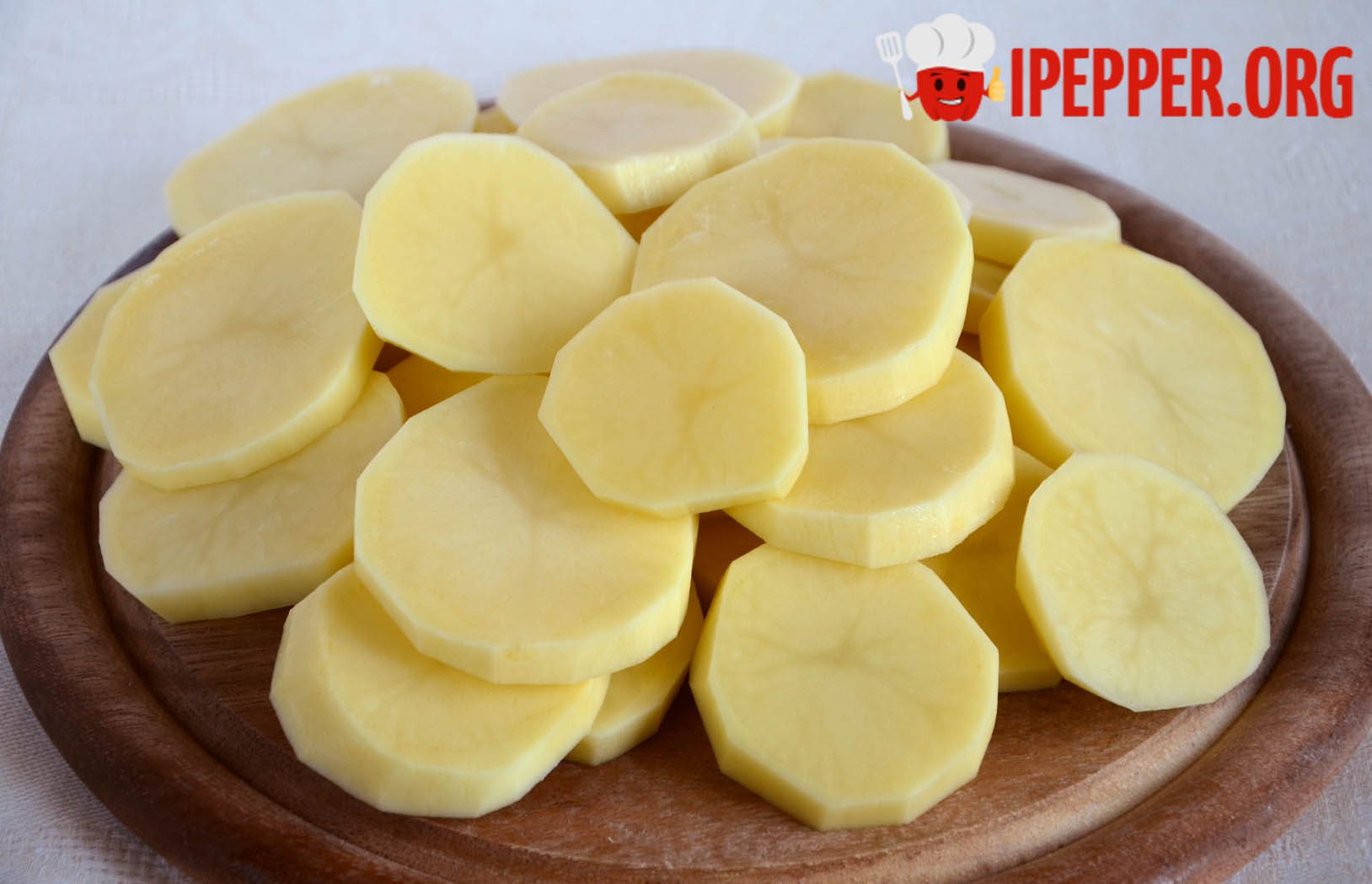 Рецепт Запеканка из картофеля, мяса, грибов и помидоров. Шаг 2