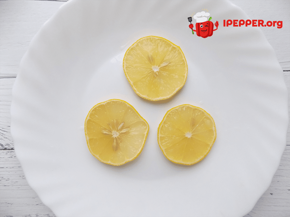 Как красиво нарезать лимон (1 вариант) шаг 1