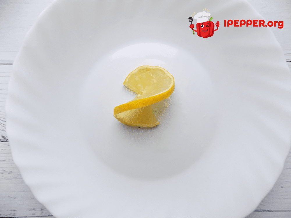 Как красиво нарезать лимон (1 вариант) шаг 3