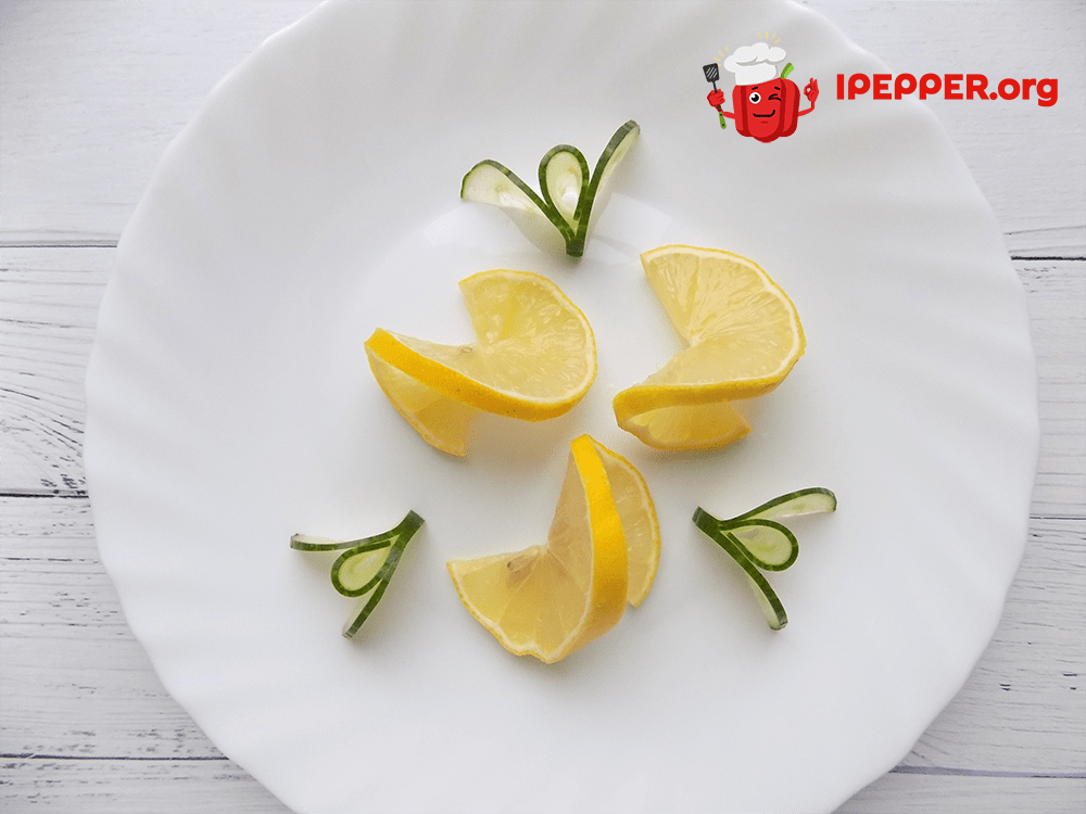 Как красиво нарезать лимон (1 вариант) шаг 4