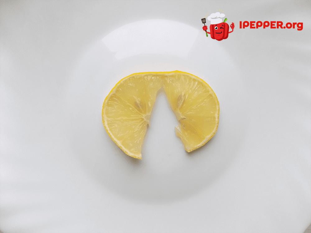 Как красиво нарезать лимон (2 вариант) шаг 1