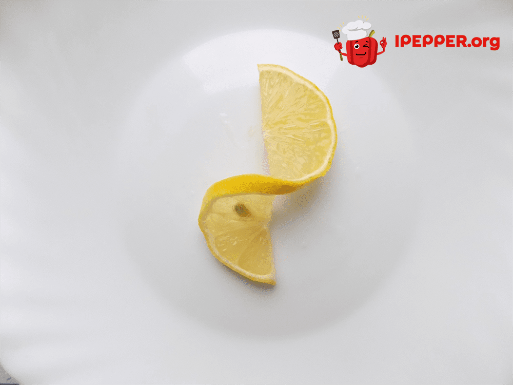 Как красиво нарезать лимон (2 вариант) шаг 2