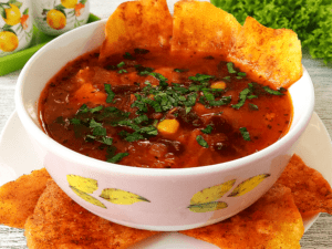 Мексиканский томатный суп с куриной грудкой