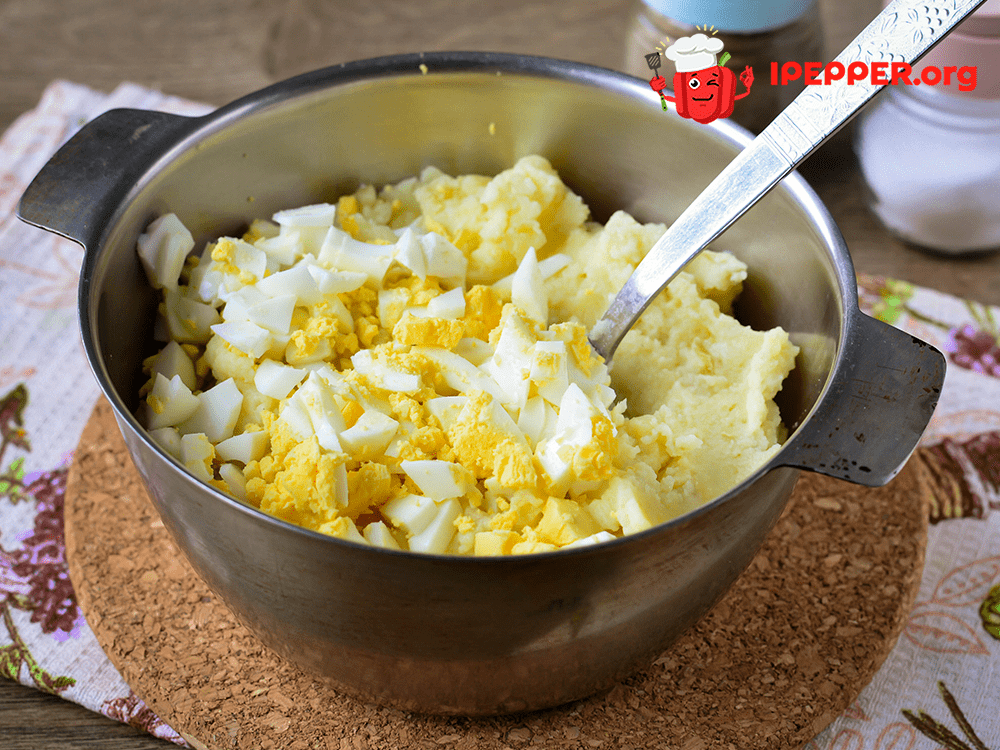 Рецепт Жареные пирожки с картошкой и яйцом. Шаг 7