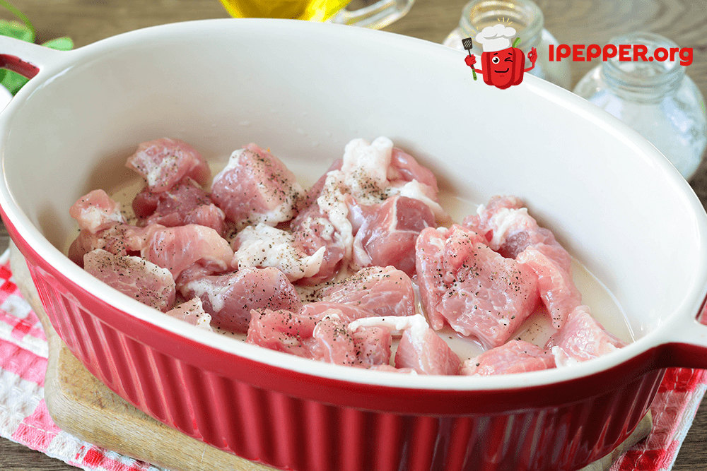 Рецепт Картофель со свининой в духовке. Шаг 1