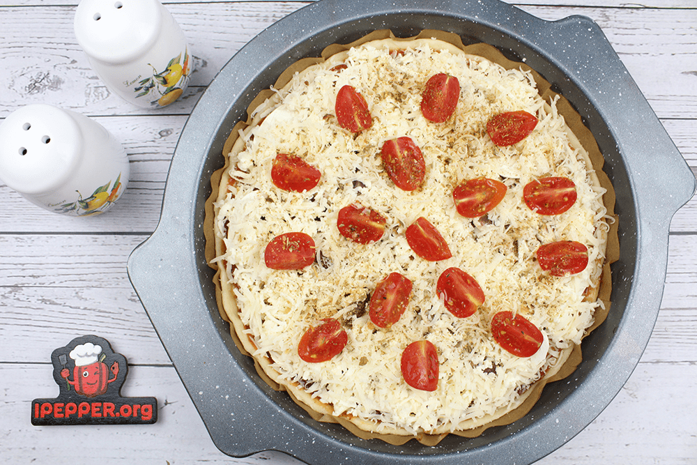 Рецепт Пицца с грибами и сыром. Шаг 8