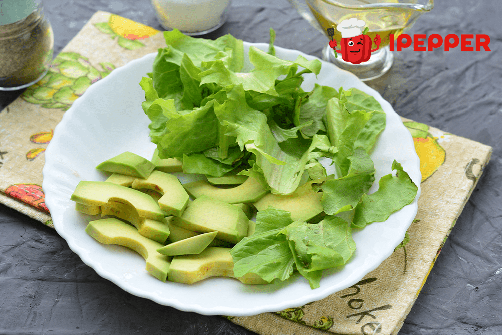 Рецепт Греческий салат с авокадо. Шаг 4