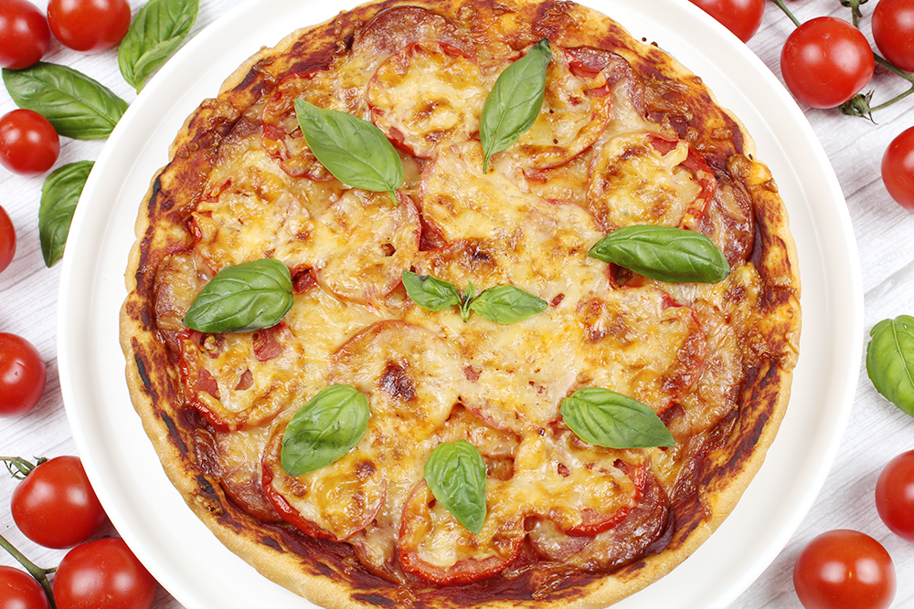 Мини-пиццы с колбасой и помидорами в духовке — пошаговый рецепт с фото