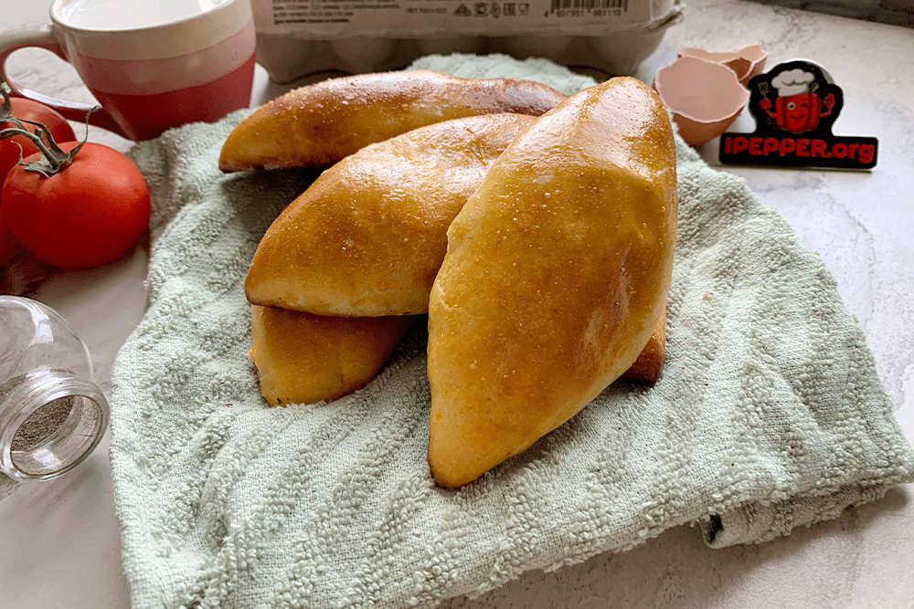 Пирожки с мясом из слоеного теста в духовке — рецепт с фото