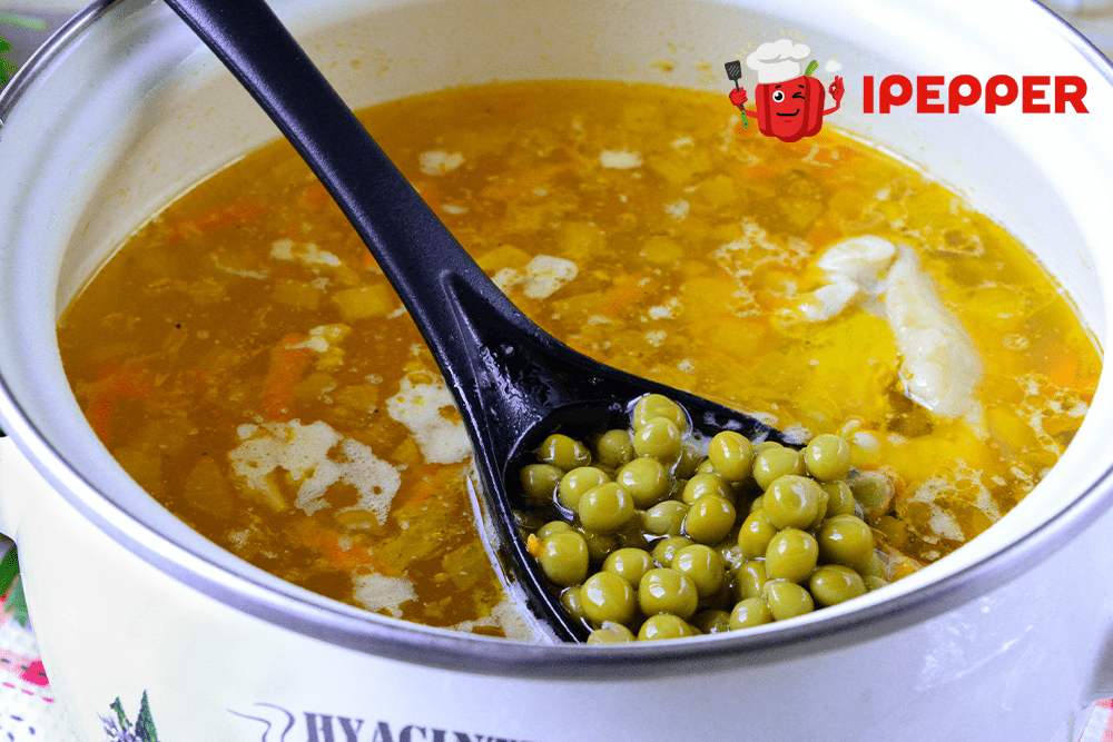 Куриный суп с зеленым горошком (консервированным)
