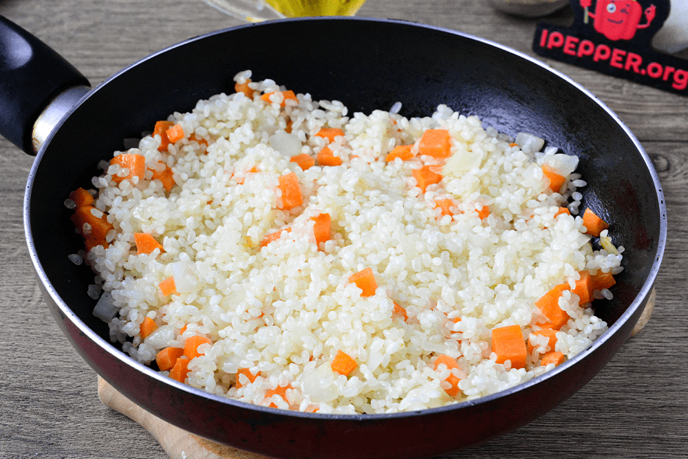 Рецепт Жареный рис на сковороде. Шаг 4