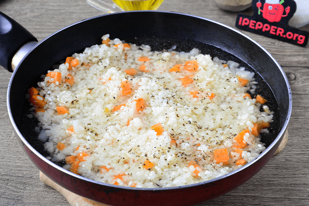 Рецепт Жареный рис на сковороде. Шаг 6